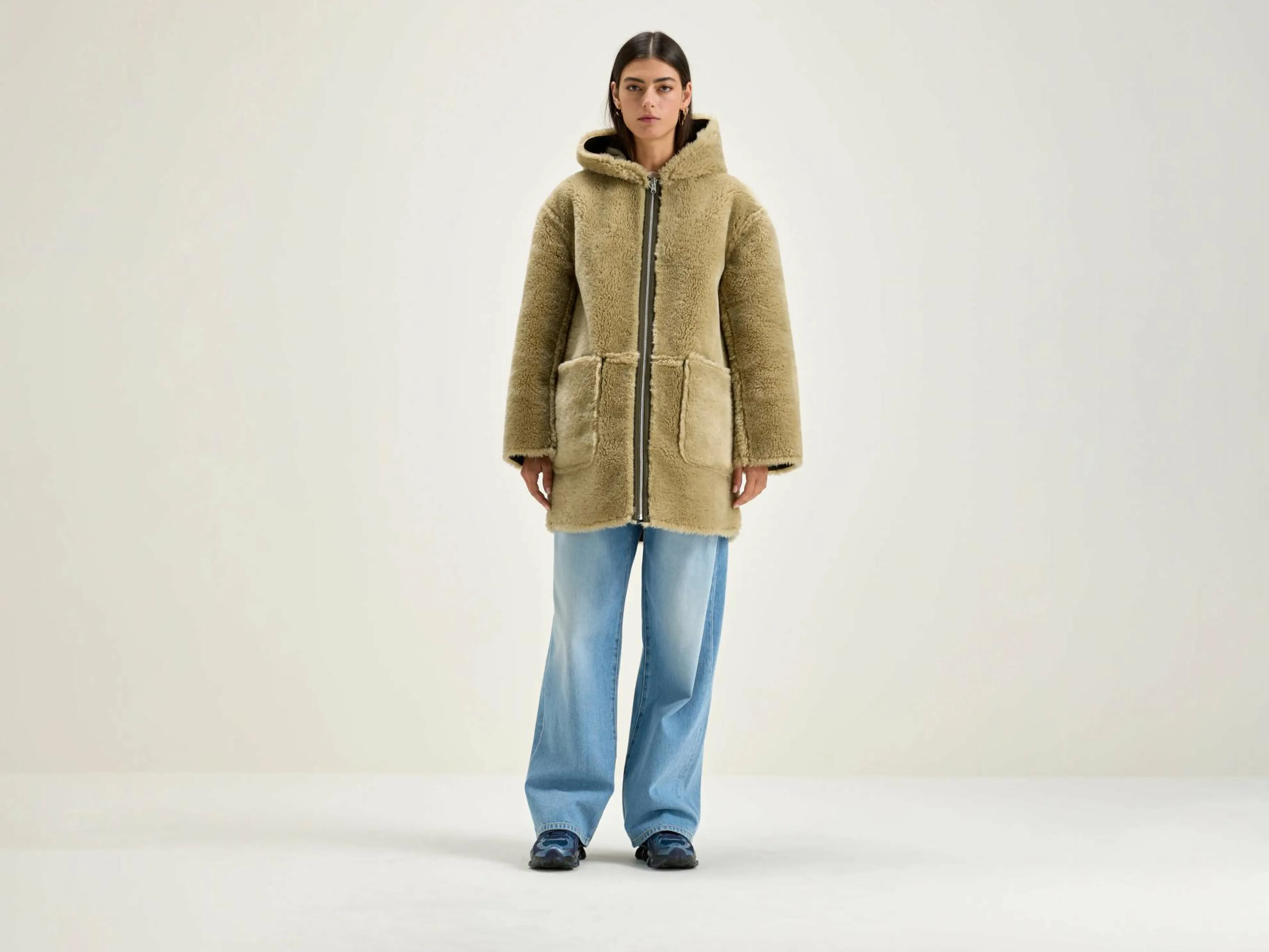 Elodie Jas Met Capuchon