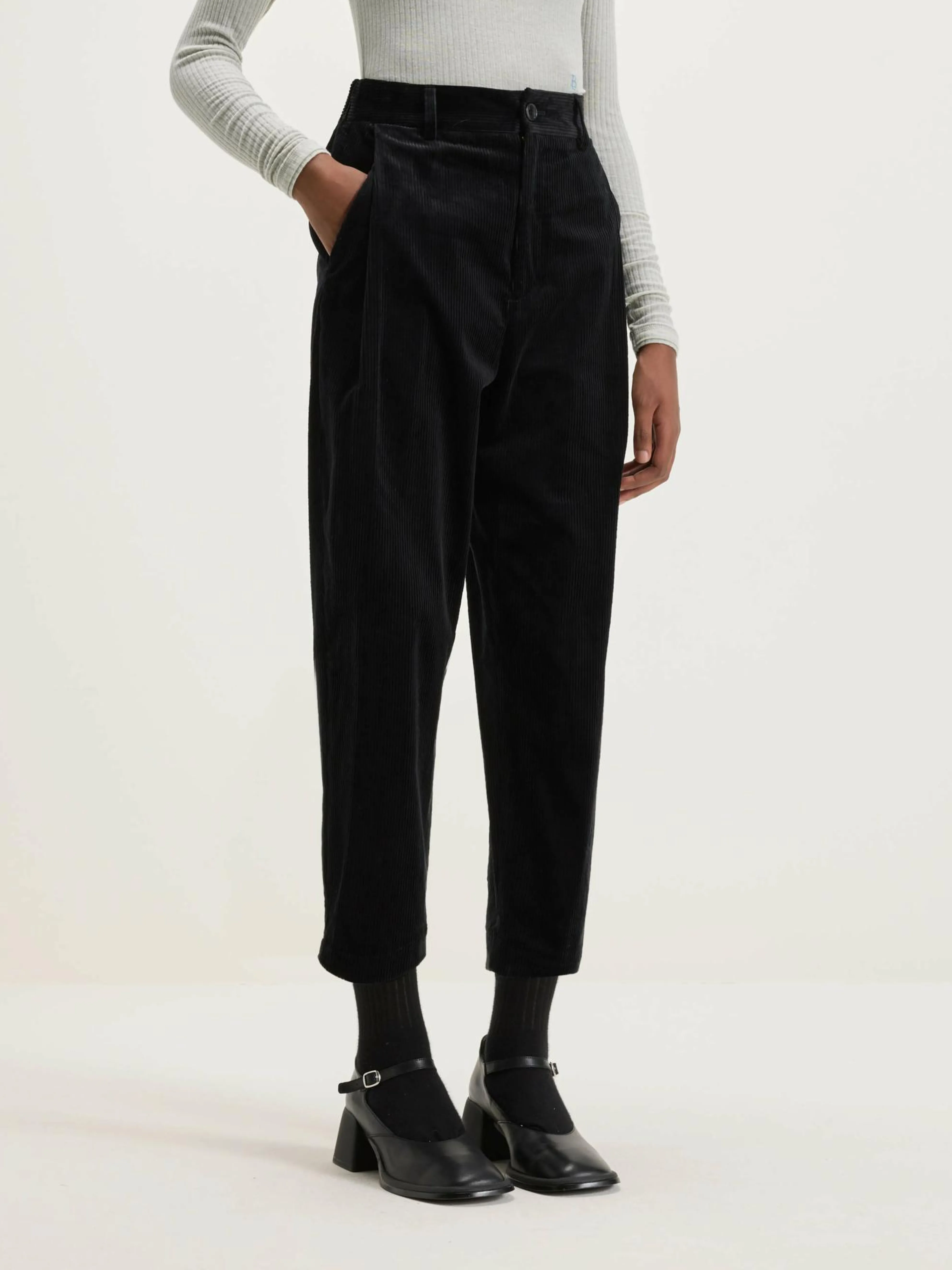 NICHOLSON & NICHOLSON Sand Boyfriend Corduroy Broek